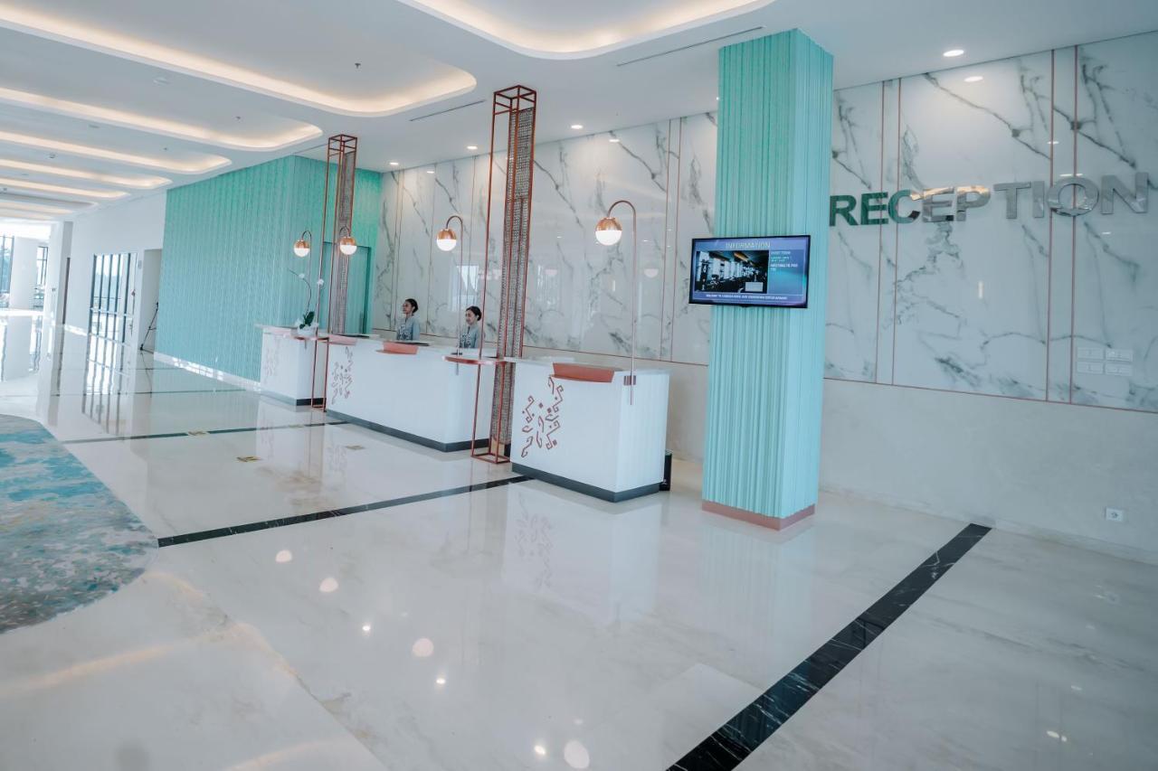 Luwansa Hotel And Convention Center Манадо Екстер'єр фото