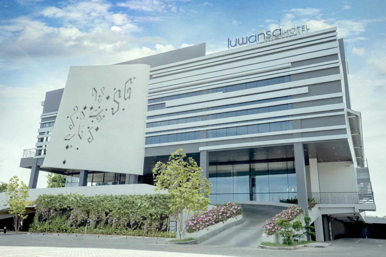 Luwansa Hotel And Convention Center Манадо Екстер'єр фото
